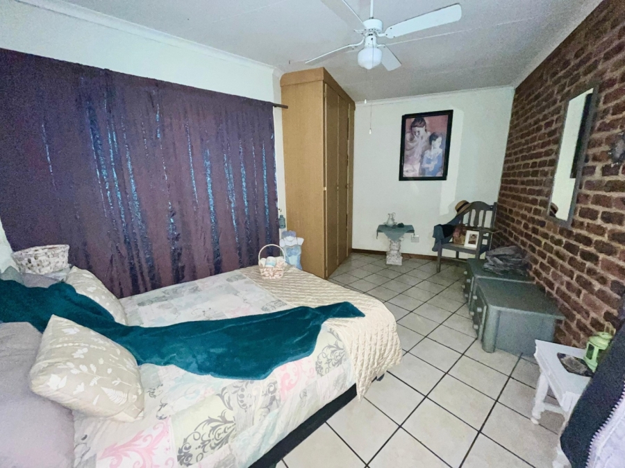 3 Bedroom Property for Sale in Safari Gardens North West
